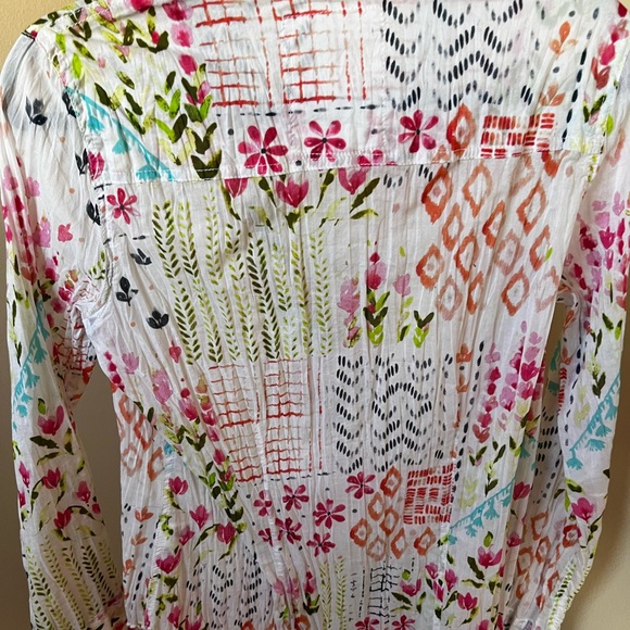 Cinco floral button down blouse. - Picture 3 of 5